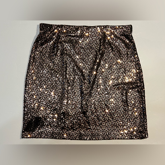 Glow effect sequence skirt, Mini with a slit - Picture 3 of 16